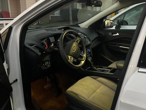 Used 2018 Ford Escape SE image 16