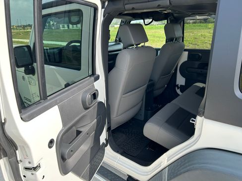 Used 2010 Jeep Wrangler Unlimited Sport AWD/4WD image 14
