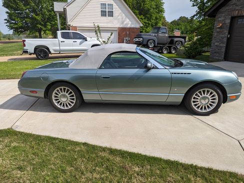 Used 2004 Ford Thunderbird Pacific Coast image 23