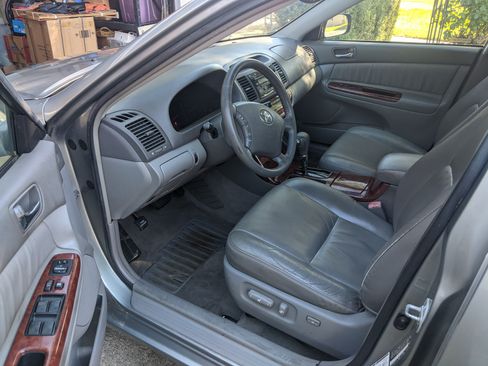 Used 2005 Toyota Camry XLE image 8