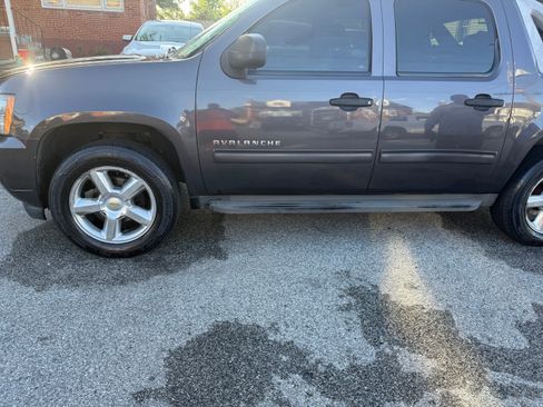 Used 2010 Chevrolet Avalanche LS RWD image 5