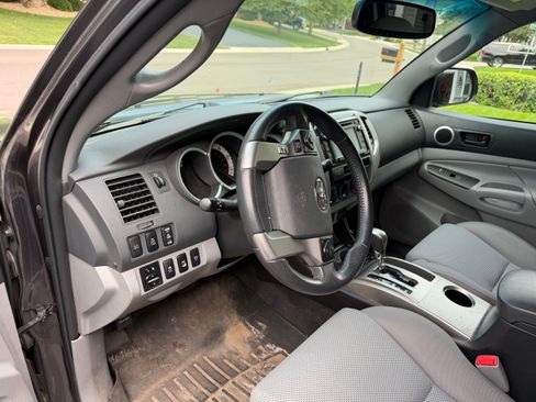 Used 2015 Toyota Tacoma 4x4 Double Cab w/ TRD Off-Road Package image 10