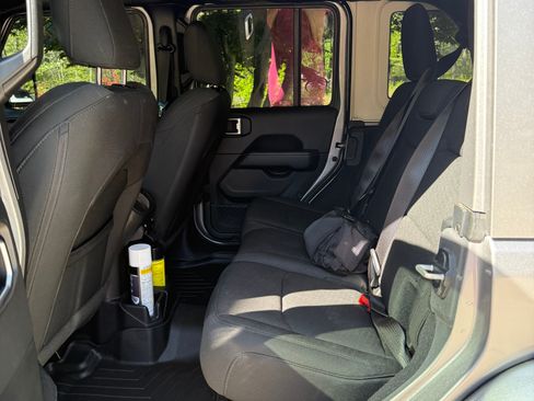 Used 2020 Jeep Wrangler Unlimited Sahara w/ LED Lighting Group image 5