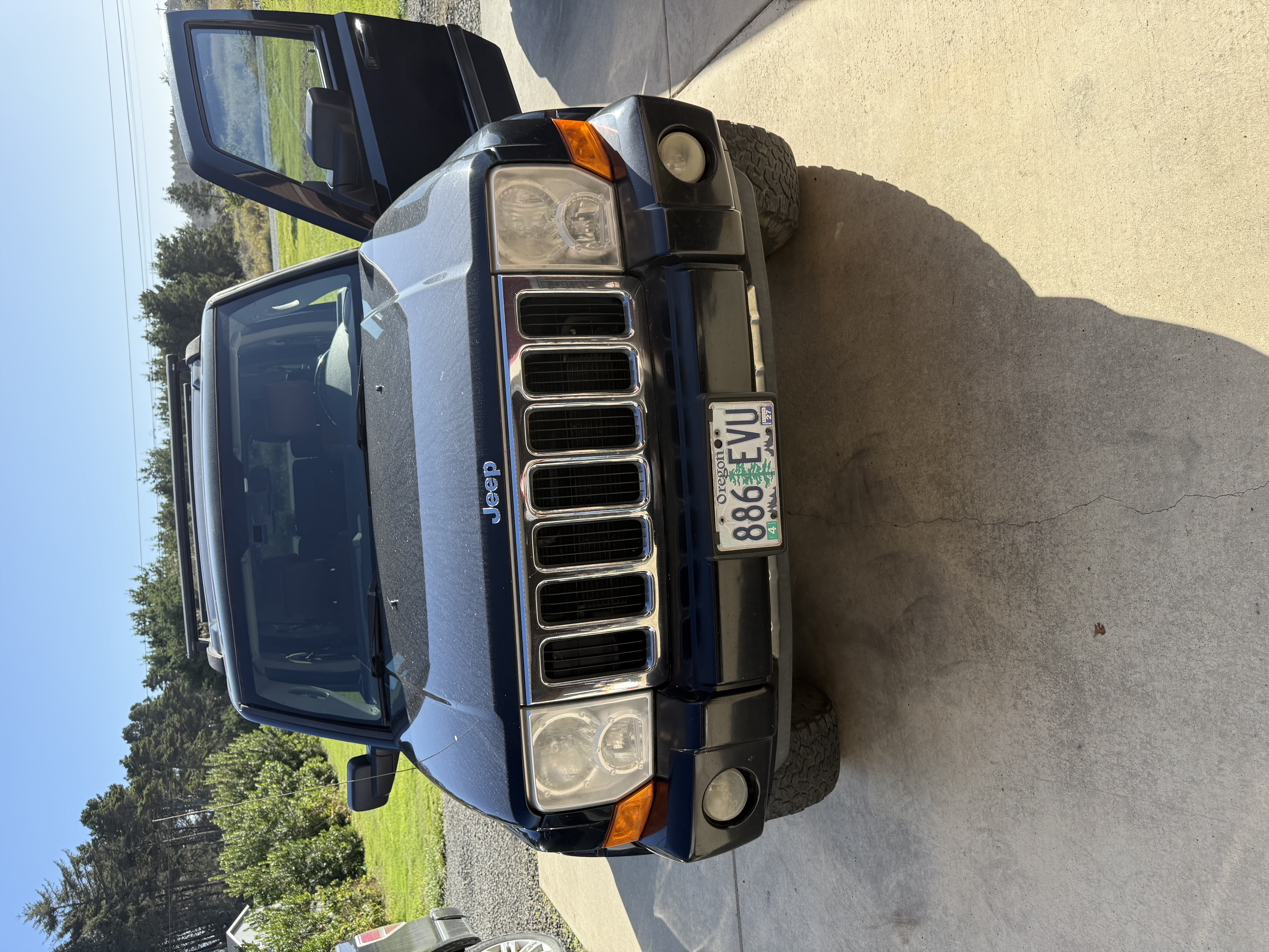 Used 2006 Jeep Commander Limited w/ Trailer Tow Group IV AWD/4WD image 5