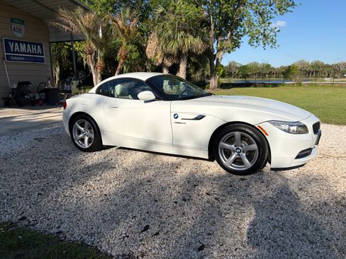 Used 2016 BMW Z4 sDrive28i image 2