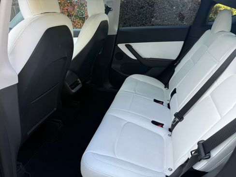 Used 2021 Tesla Model Y Performance image 12