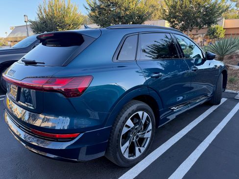Used 2023 Audi e-tron Premium image 6