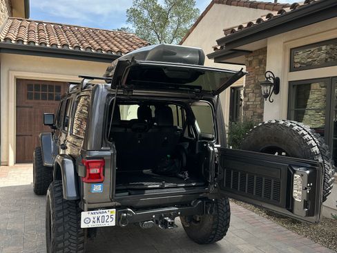 Used 2018 Jeep Wrangler Unlimited Rubicon image 11