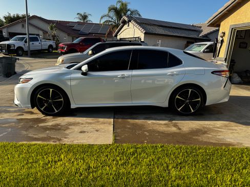 Used 2018 Toyota Camry XSE image 6