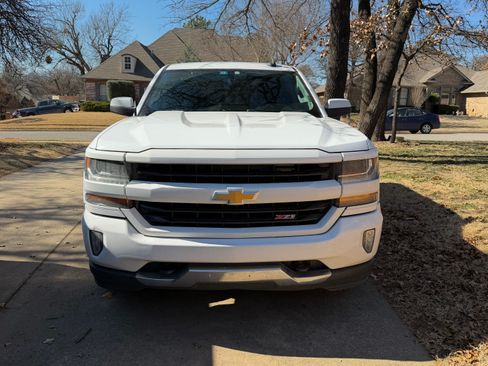 Used 2018 Chevrolet Silverado 1500 LT w/ Texas Edition image 4