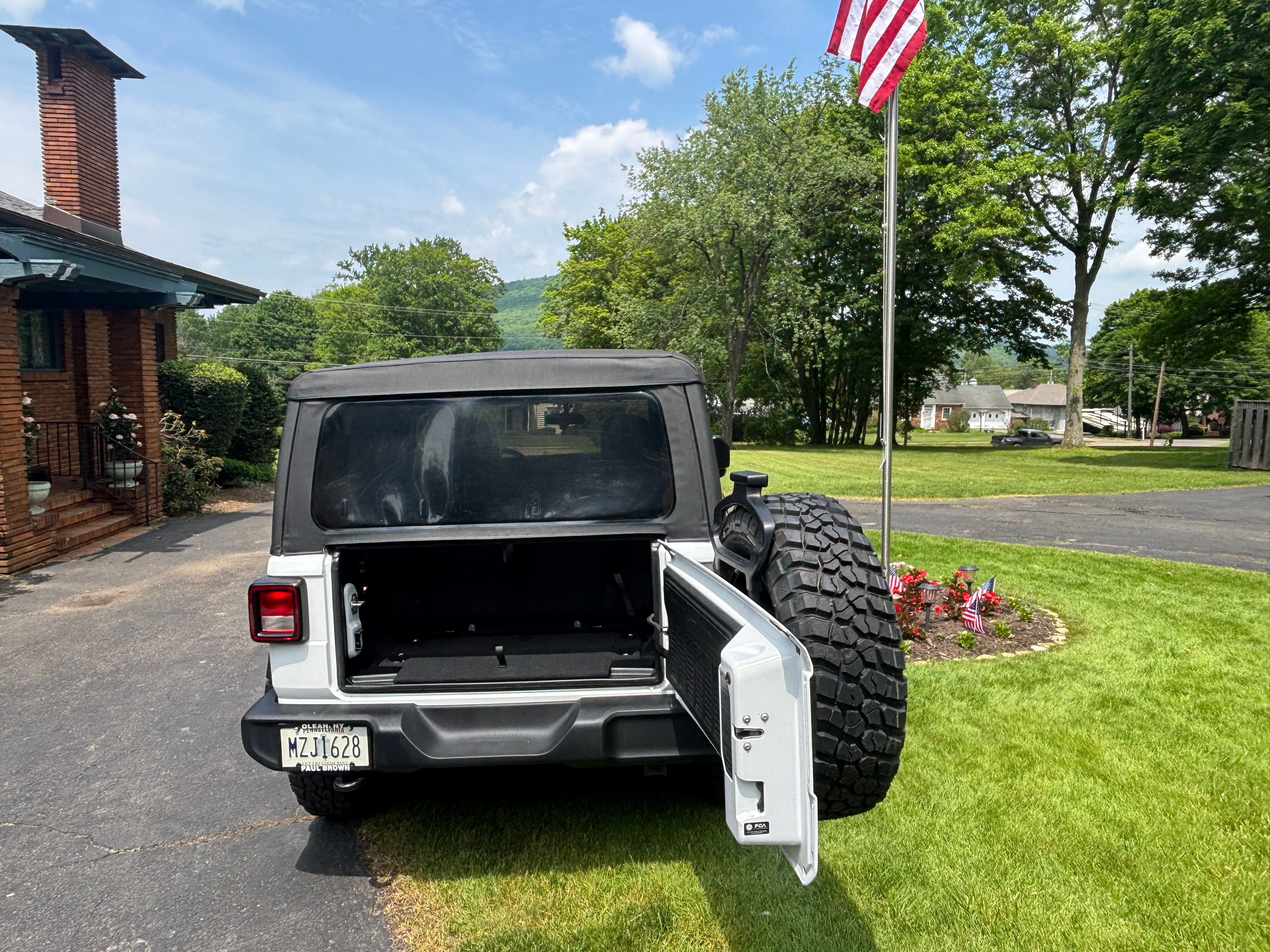 Used 2022 Jeep Wrangler Sport AWD/4WD image 6