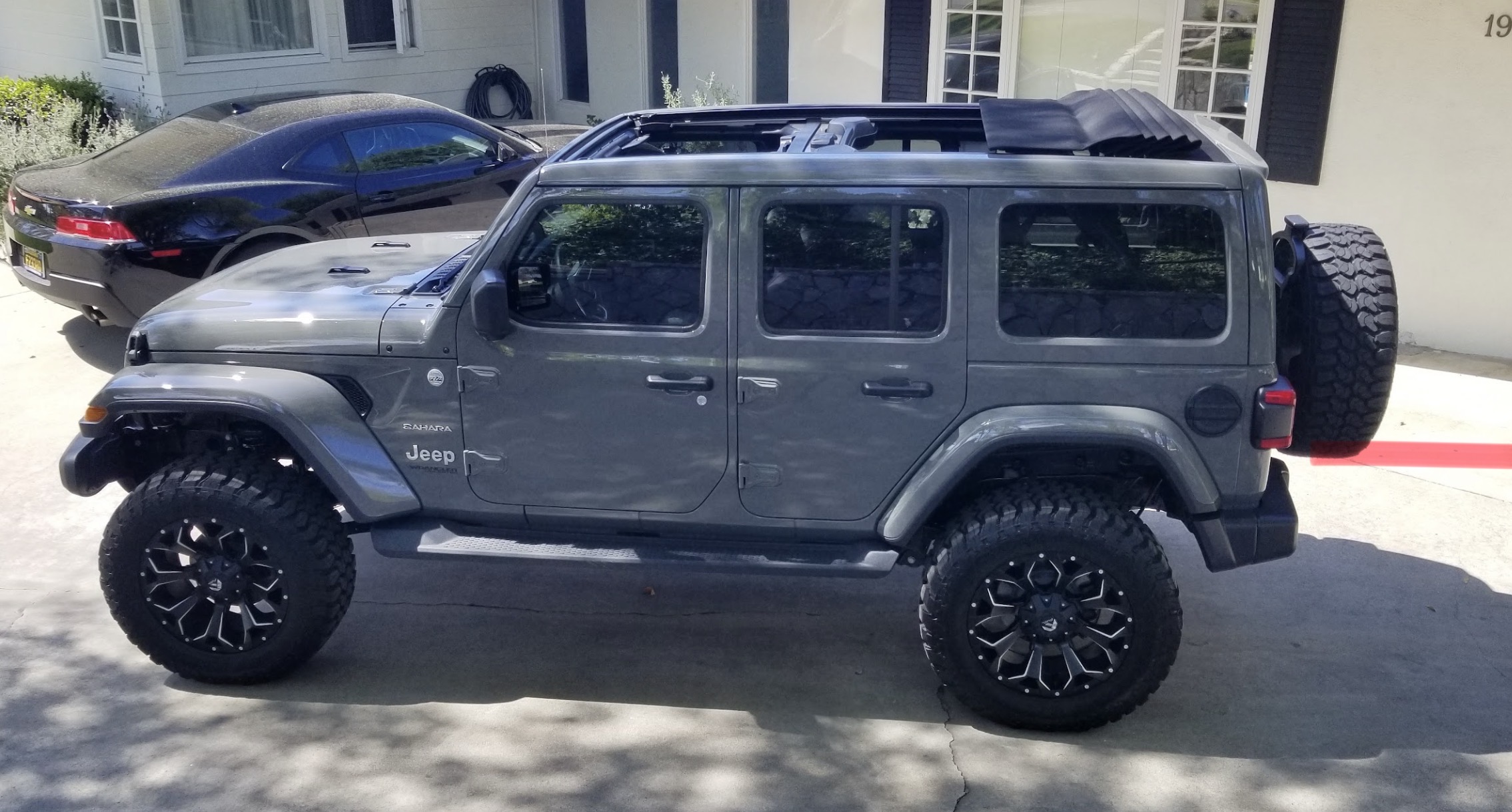 Used 2019 Jeep Wrangler Unlimited Sahara AWD/4WD image 2