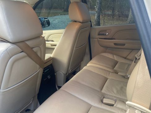 Used 2008 Cadillac Escalade AWD image 5