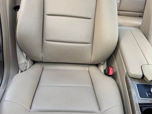 Used 2011 Mercedes-Benz E 350 4MATIC Sedan image 22