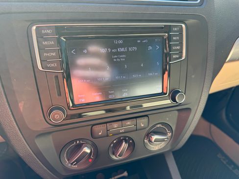 Used 2016 Volkswagen Jetta SE image 14