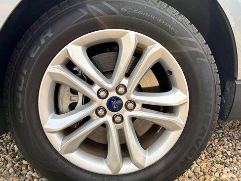 Used 2020 Ford Edge SEL w/ Cold Weather Package image 17