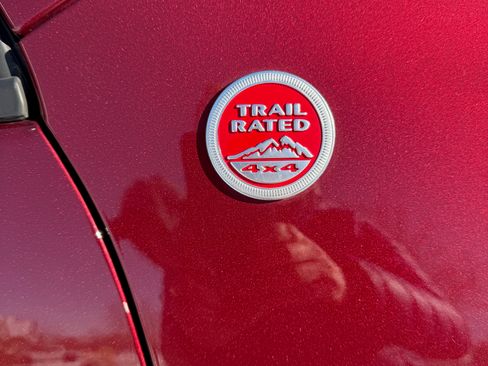 Used 2020 Jeep Cherokee Trailhawk image 18