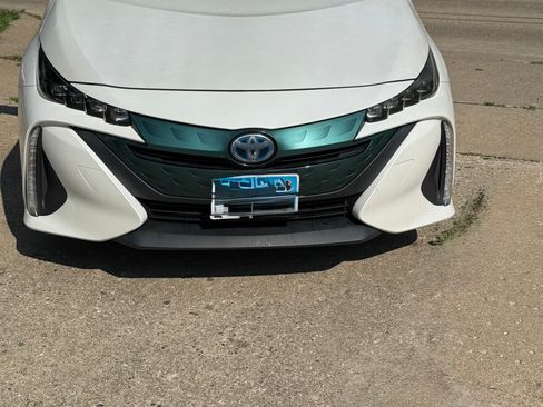 Used 2017 Toyota Prius Prime Premium FWD image 6