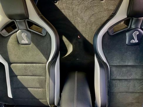 Used 2020 Ford Mustang Shelby GT500 w/ Carbon Fiber Track Pack image 15