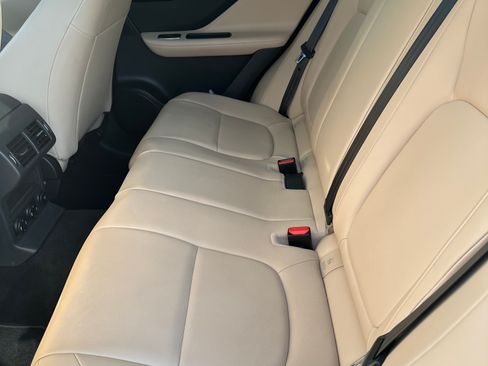 Used 2019 Jaguar F-PACE Premium image 12