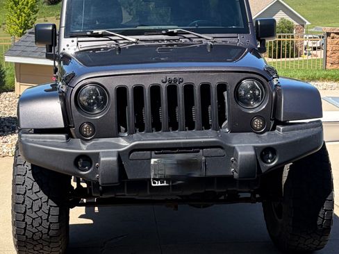 Used 2016 Jeep Wrangler Unlimited Sahara AWD/4WD image 10