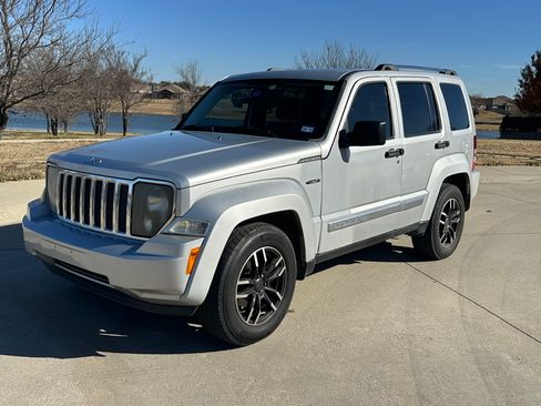 Used 2012 Jeep Liberty Limited Jet w/ Comfort/Convenience Group image 5