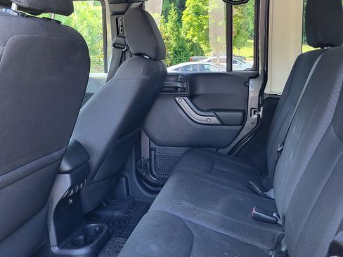 Used 2016 Jeep Wrangler Unlimited Sport image 10