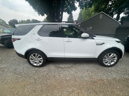 Used 2020 Land Rover Discovery HSE image 4