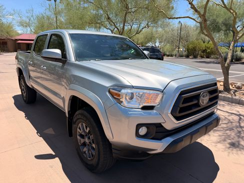 Used 2021 Toyota Tacoma SR5 RWD image 2