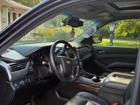 Used 2017 Chevrolet Tahoe LT w/ Luxury Package AWD/4WD image 10