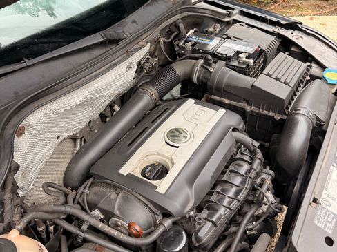 Used 2010 Volkswagen Tiguan Wolfsburg Edition image 14