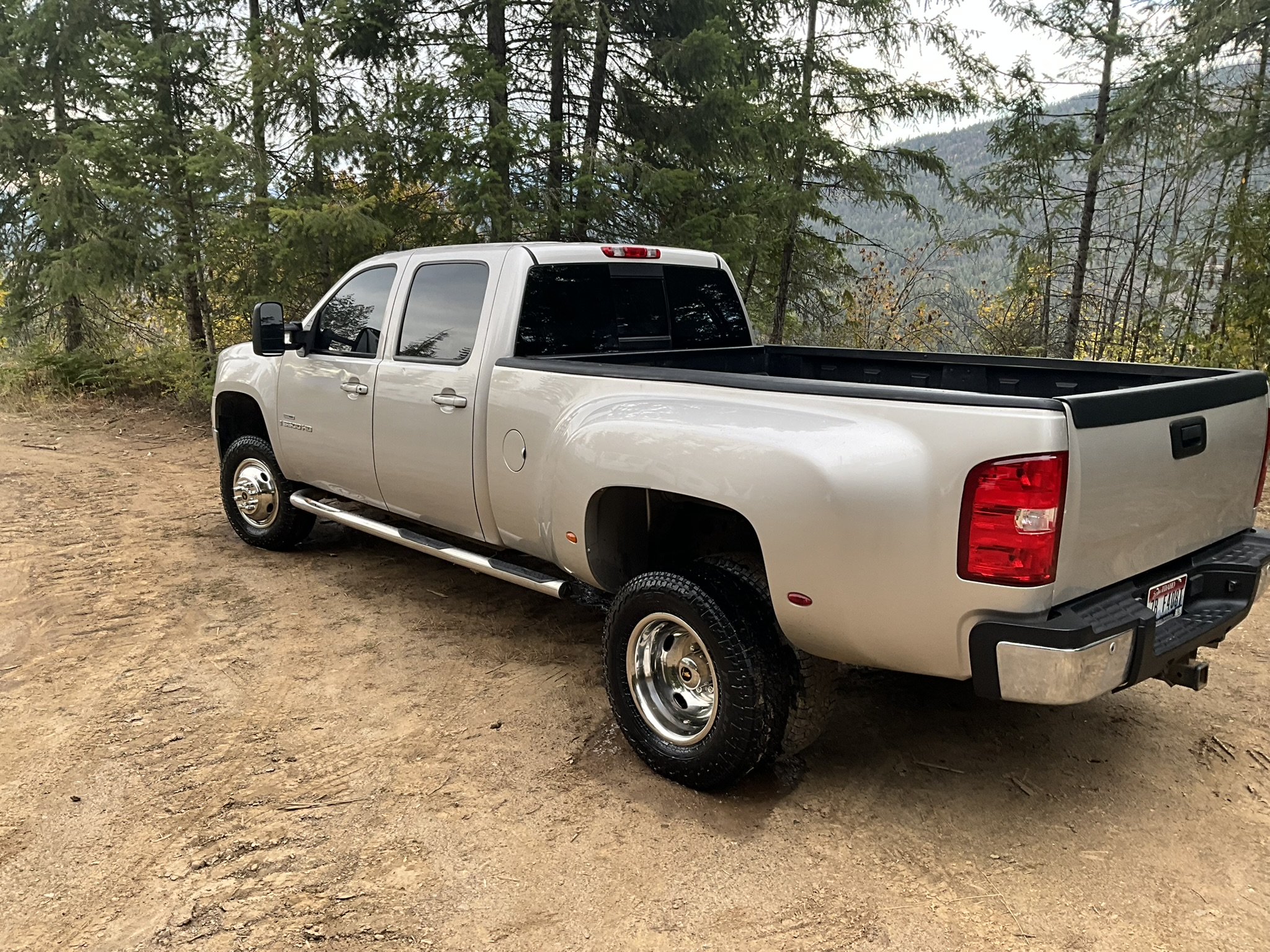 Used 2007 GMC Sierra 3500 SLT w/ Convenience Package AWD/4WD image 2