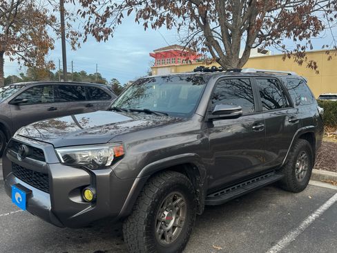 Used 2016 Toyota 4Runner SR5 Premium image 1