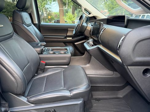 Used 2025 Ford Expedition Max Platinum w/ Driver's Package AWD/4WD image 9