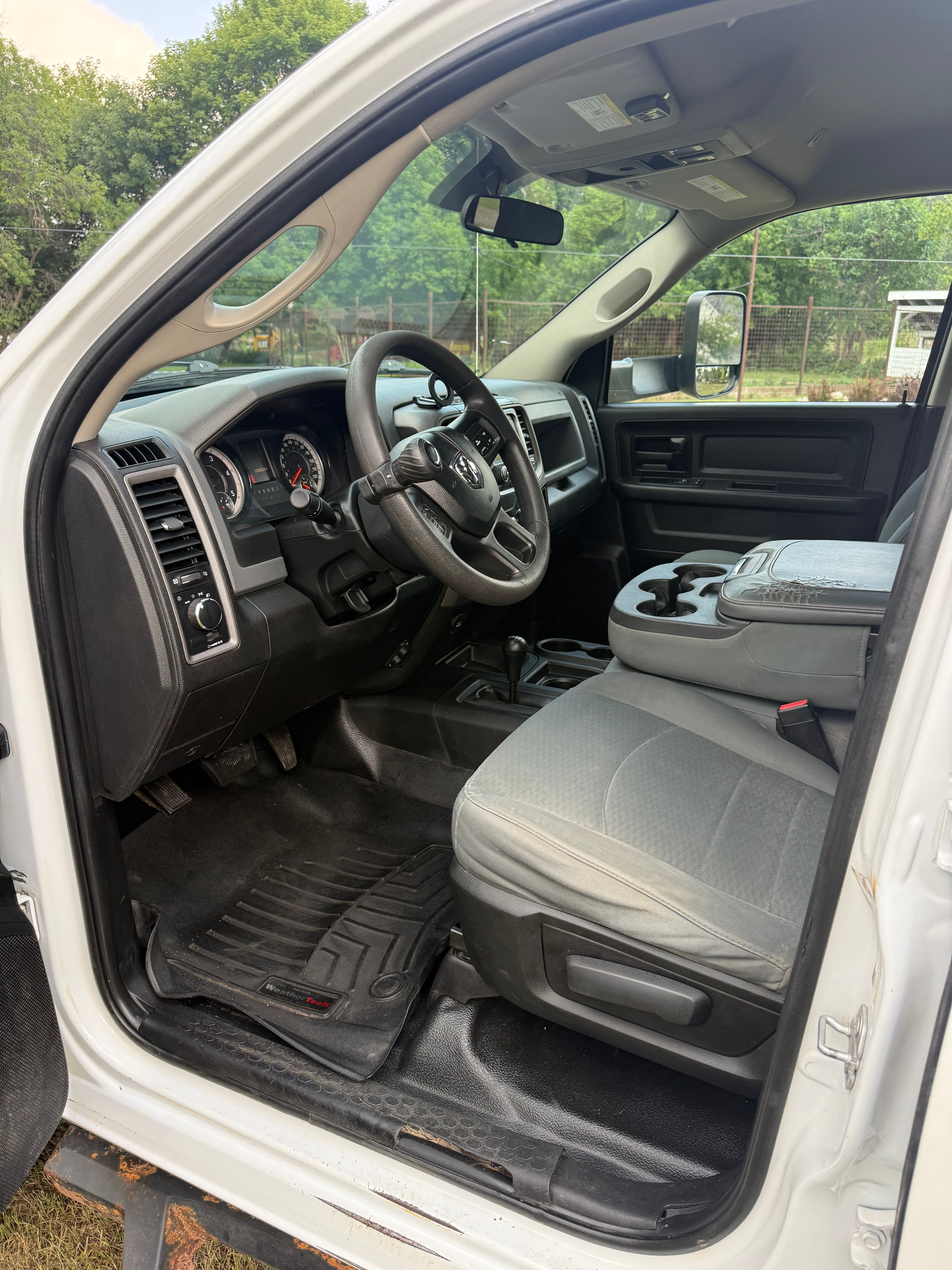 Used 2018 RAM 3500 Tradesman w/ Chrome Appearance Group AWD/4WD image 8