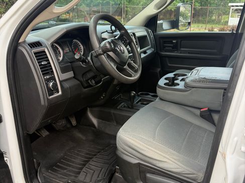 Used 2018 RAM 3500 Tradesman w/ Chrome Appearance Group AWD/4WD image 8