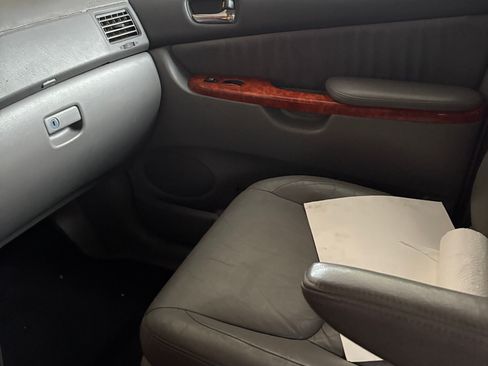 Used 2010 Toyota Sienna XLE Limited FWD image 9