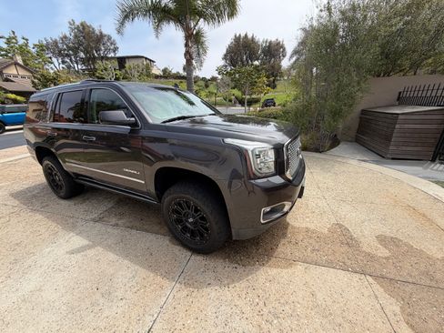 Used 2017 GMC Yukon Denali w/ Open Road Package AWD/4WD image 2