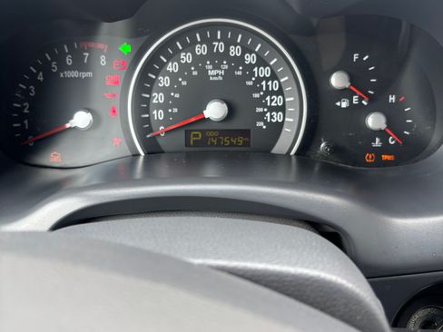Used 2014 Kia Sedona LX FWD image 9