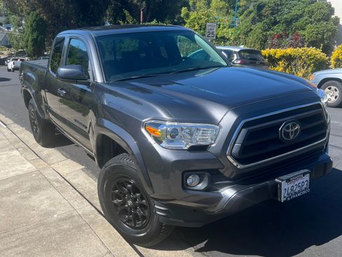 Used 2022 Toyota Tacoma SR5 w/ Black Out Package (TMS) AWD/4WD image 10