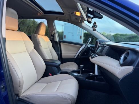 Used 2014 Toyota RAV4 Limited w/ Technology Package image 11