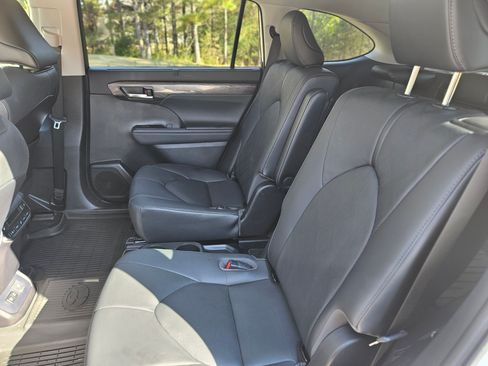 Used 2021 Toyota Highlander Platinum image 5