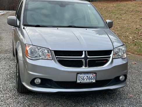 Used 2018 Dodge Grand Caravan SXT image 1