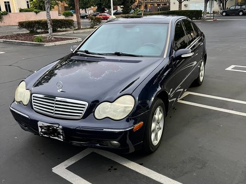 Used 2002 Mercedes-Benz C 240 Sedan image 1