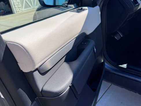 Used 2021 Land Rover Discovery S R-Dynamic image 12