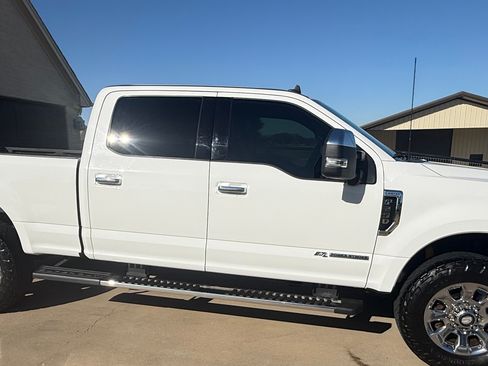 Used 2019 Ford F250 Lariat w/ Chrome Package image 5