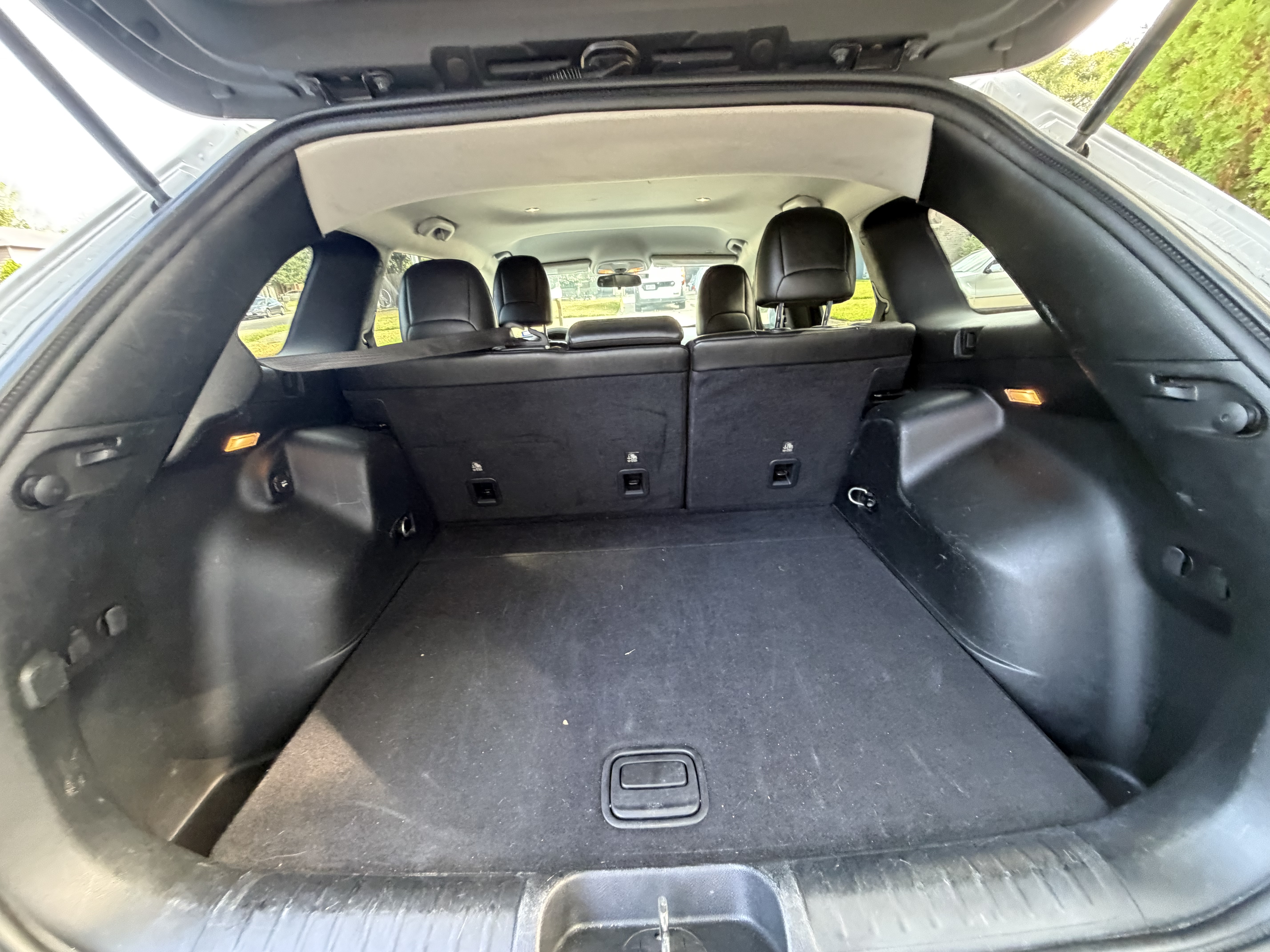 Used 2019 Jeep Cherokee Latitude Plus FWD image 17