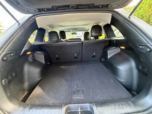 Used 2019 Jeep Cherokee Latitude Plus FWD image 17