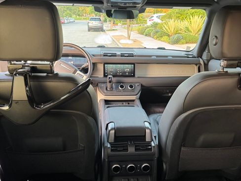 Used 2023 Land Rover Defender 90 SE image 5