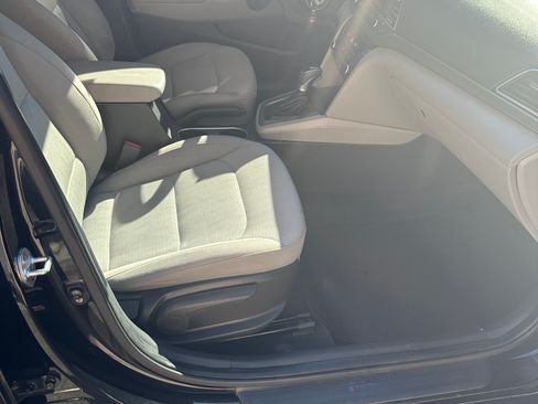 Used 2017 Hyundai Elantra SE image 8